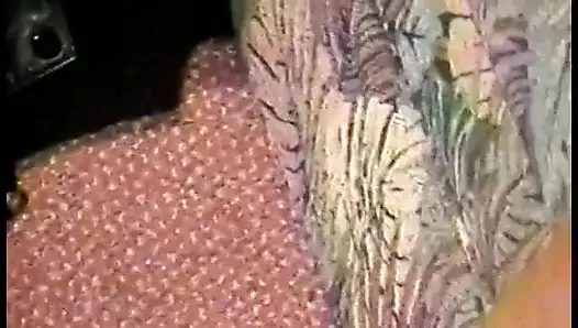 Zenci adam ateşli azgın hatunu sıkı amında ve ağzında sikiyor