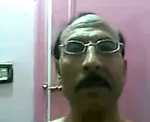 Арабская египетская шлюха сосет и трахается