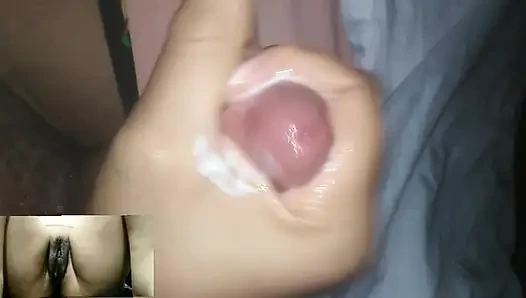 Görüntülü görüşmede kadın mastürbasyon orgazmı.