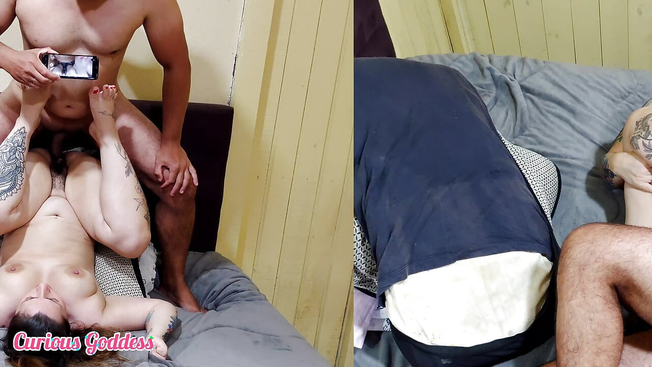 Meraklı tanrıça - orta yaşlı seksi kadın mastürbasyon yapıyor kıllı amcık büyük götünü domaltarak sikiyor