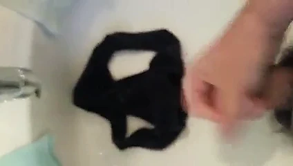 Boşalma üvey annen veya kızın değil iç çamaşırını takas etmek istiyorsun