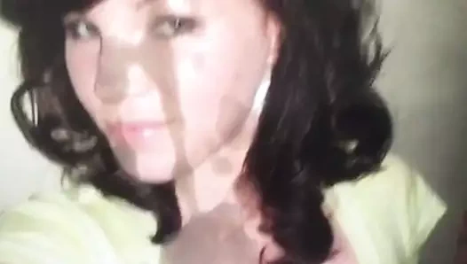 Jenny 6'ya saygı duruşu