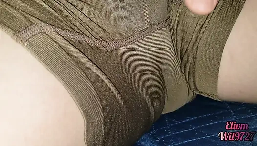 Üvey kız kardeşimle külotla oynuyorum