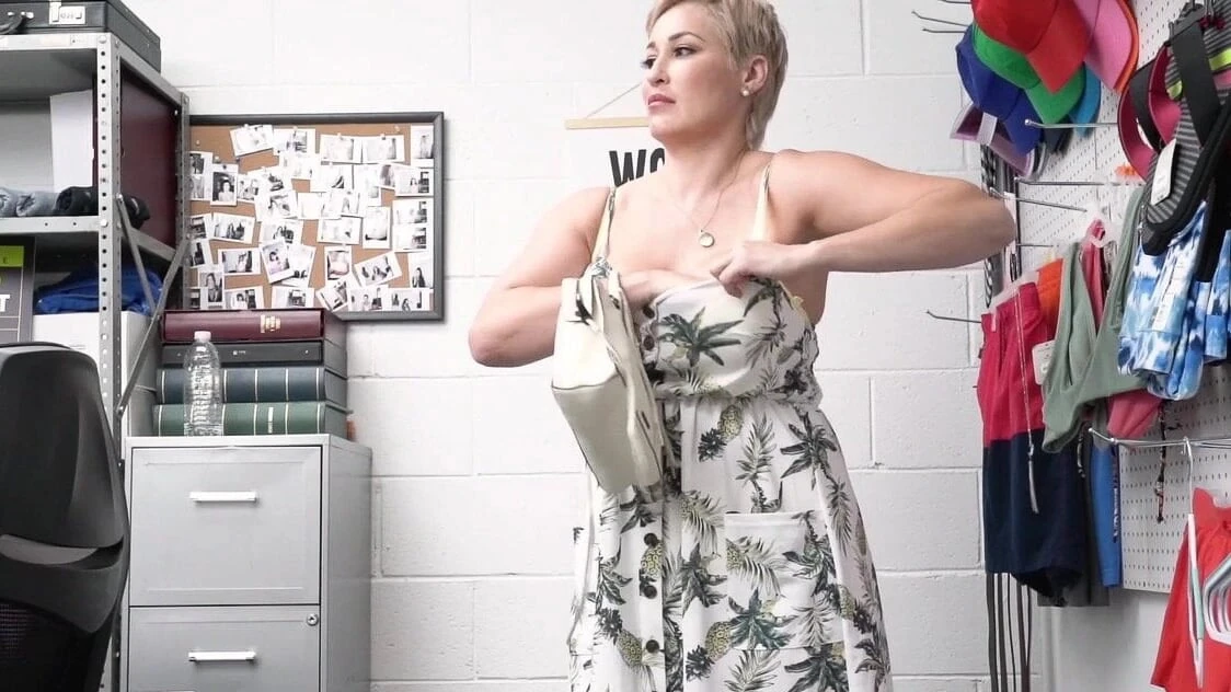 Ryan Keely Has a Bit of a Klepto Problem and Fucks Mall Cop