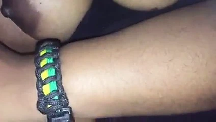 Jamaikalı aunt göster ona göğüsleri