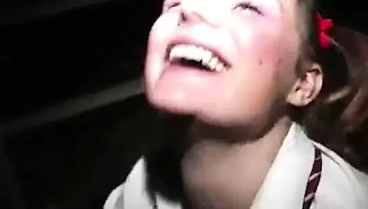 Küçük Liseli Kız Domalıyor