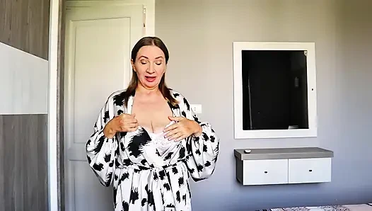 Olgun büyük memeli futanari üvey oğlu için sırrını ortaya çıkarıyor