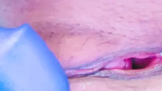 Emma duştan yeni çıktı, neden onun için gelmelerini beklesin ki?