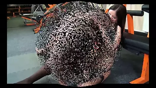 Tanrıça mükemmel göğüsleriyle boğuyor