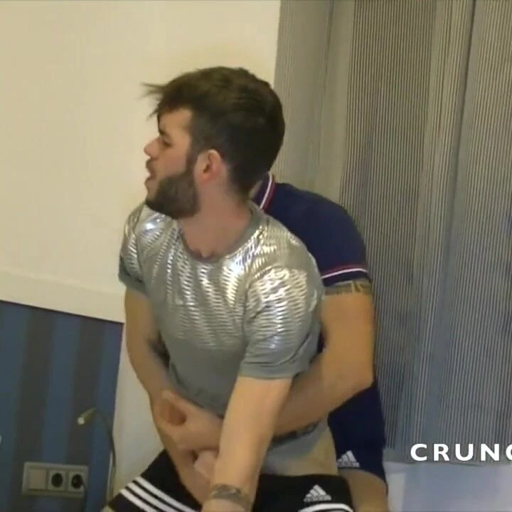 Axel Max Ali Shaim tarafından prezervatifsiz sikiliyor