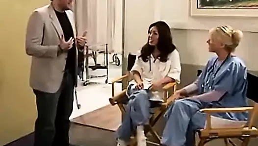 Yaşlı ama iyi bir şey 8 – hemşireler sahne değişikliği alıyor