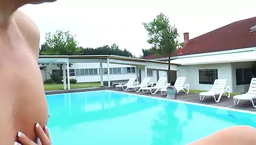 Kızlar sikişmek için can atıyor - bölüm 1