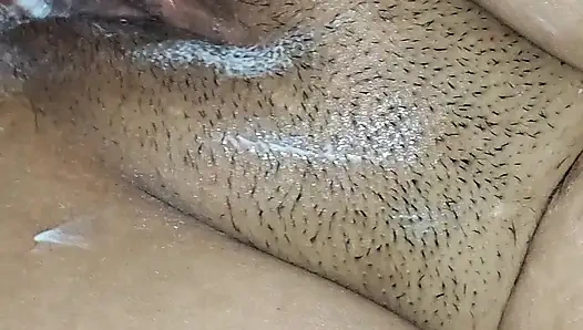 Hintli ateşli üvey anne üvey oğul seks sünni yenge sert silikon yağlı prezervatifle sikişiyor