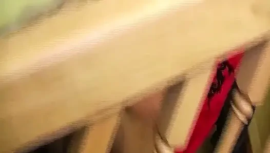 Sarışın ıslak salyalı kalın yarağı gırtlağına kadar alıyor