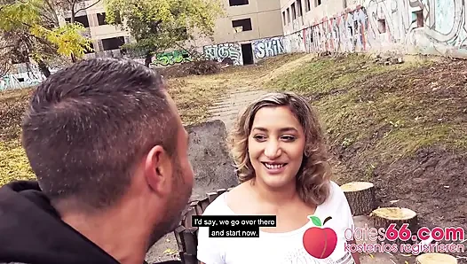 Terk edilmiş yer sikici: ateşli tombul sarışın (32 yaşında) sikiliyor