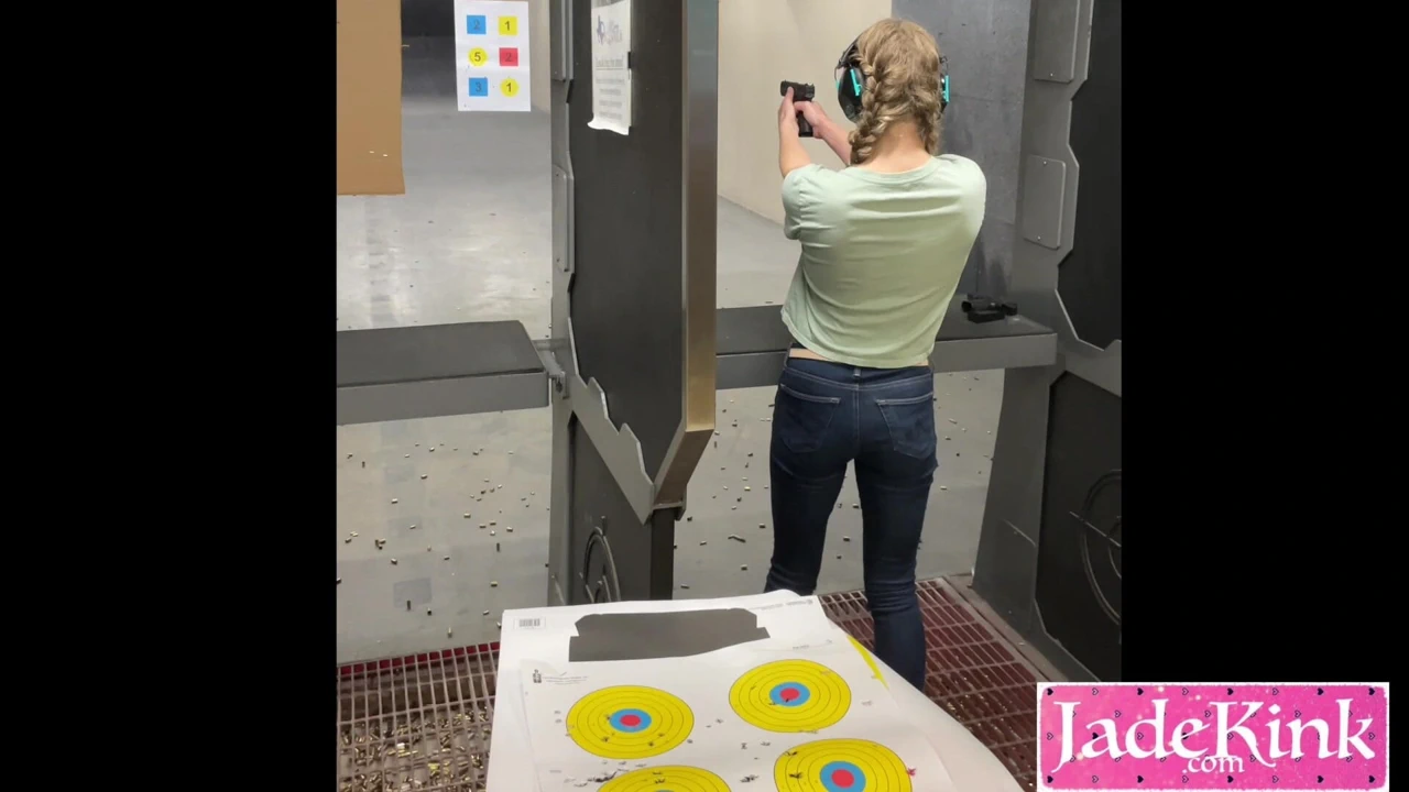 kız arkadaş ateş menzilinde seks yapıyor