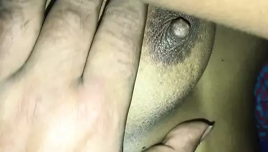 Hintli genç kız erkek arkadaşıyla yeni videoda