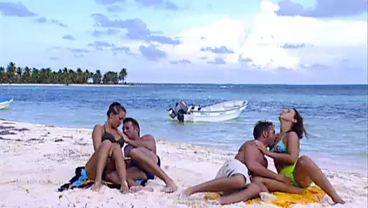 Mandy parlak maria bellucci plajı