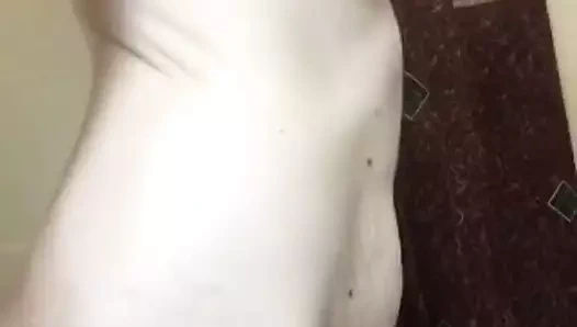 Sıska milf gösterilen beyaz çıplak vücut