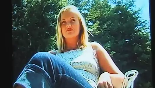 Sevimli bebek seven o olarak ona pembe kedi gets yaladı içinde bir lezbiyen oturum