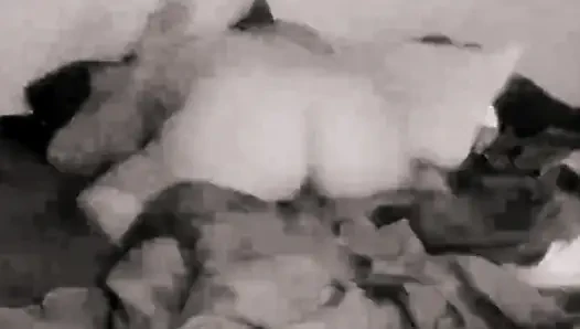 Onu içime boşaltıyorum, böylece boşaldığımda içimden damladığını hissedebiliyorum