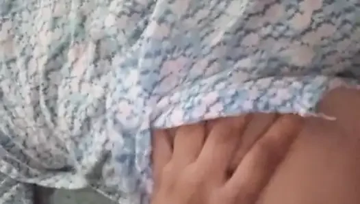 Genç Sri Lankalı stajyer öğle tatilinde dildoyla sert seks yapıyor