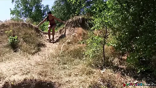Kız arkadaşlar xxx - açık havada lezbiyen üçlü grup seks