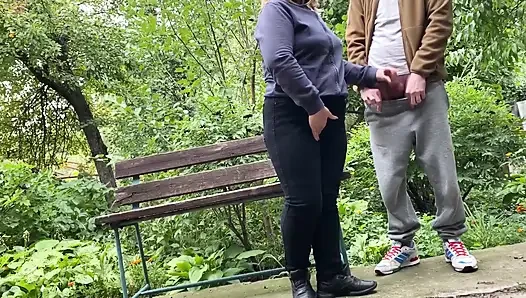 Kocaman poposu olan üvey anne bana izin veriyor