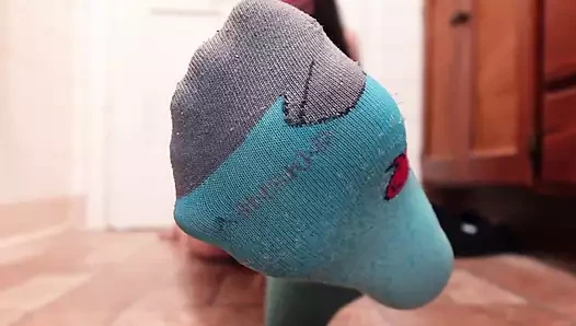 Şu haline bak, sikinin zonklağını görüyorum. Biliyorum sadece ayaklarım için sert olabilir!