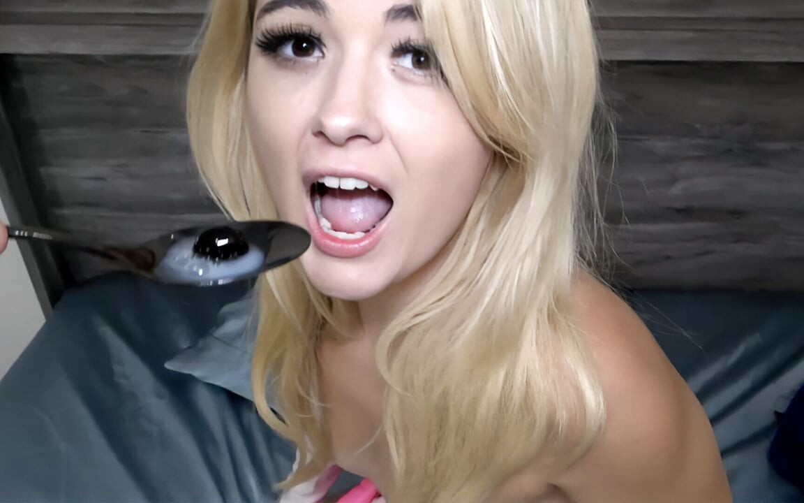 Sevimli şeftali prenses anal döl yiyor