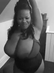 Büyük siyah memeler dans