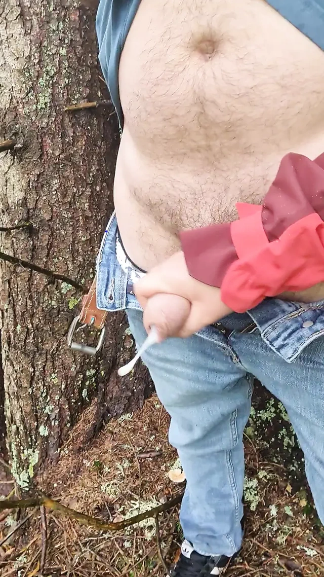 Ormanda riskli bir yürüyüşte felation