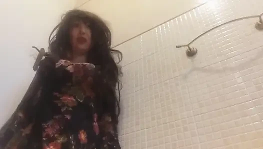 Monia fahişesi, tiyatroya gidiyor ve... kaçırılmaz bir hikaye