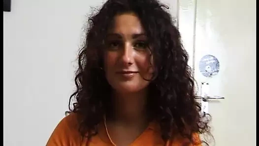 Sıkı genç kedi gets küçük yapay penis sıkışmış içeride ona