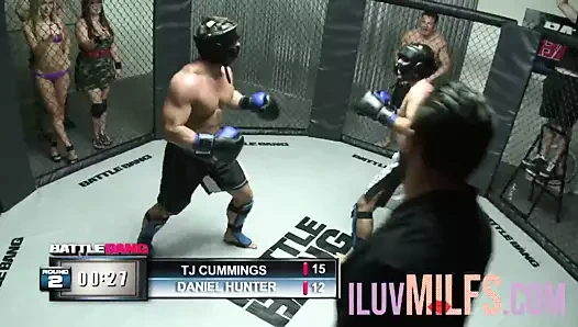 Küçük memeli sarışın ve büyük yarakla anal seks