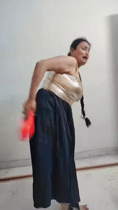 Büyük götlü orta yaşlı seksi kadın domaltmalı (tam video)