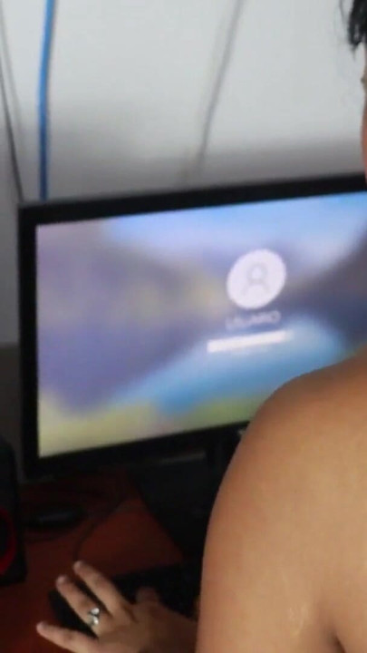 İspanyolca porno - bakire esmer üvey erkek kardeşim bilgisayarında ve üvey erkek kardeşinde video izliyor - penisini arkadan içeri sokuyor | Klip 1