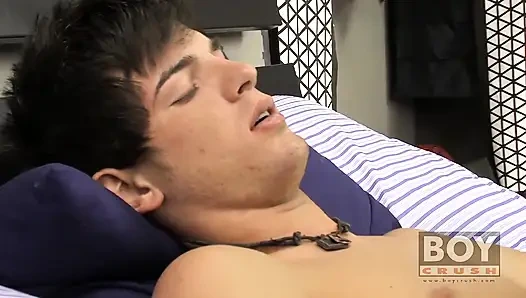 Erkeklerin ne yapacağını yapıyor