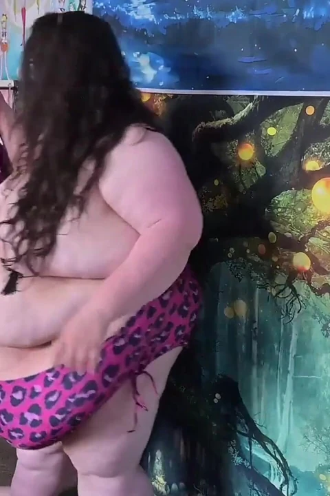 İri güzel şişman tanrıça seksi bikinili mayo deniyor