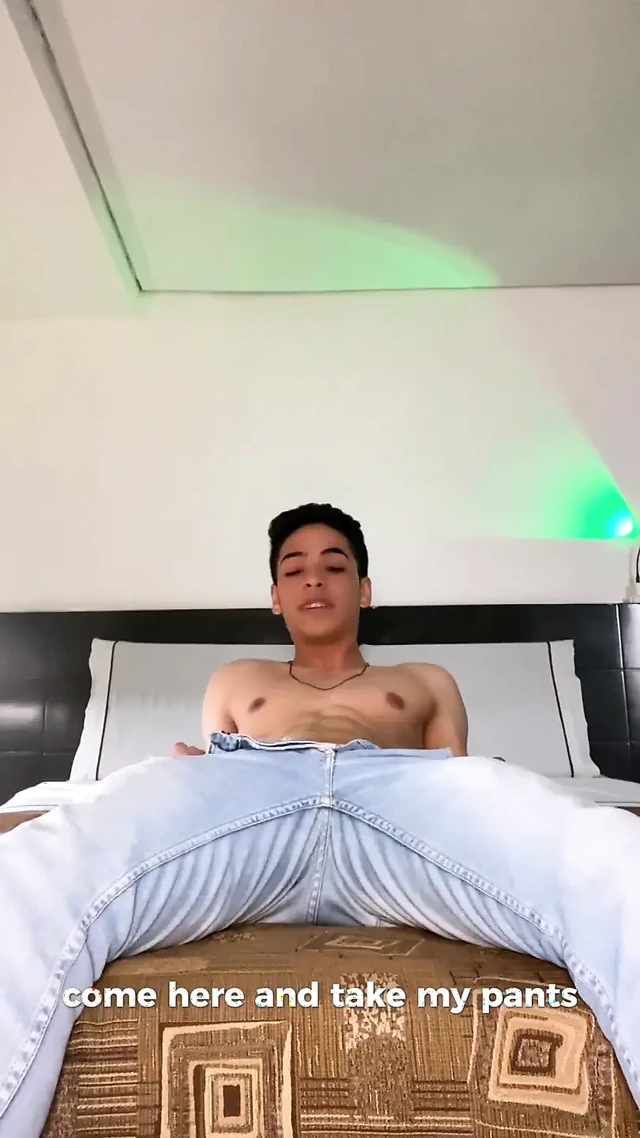 Genç bir adamla aldatıyor