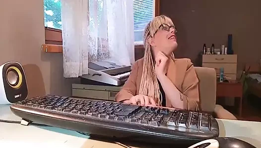 Sekreter ve yönetmen sekretarica prima kurac od direktora