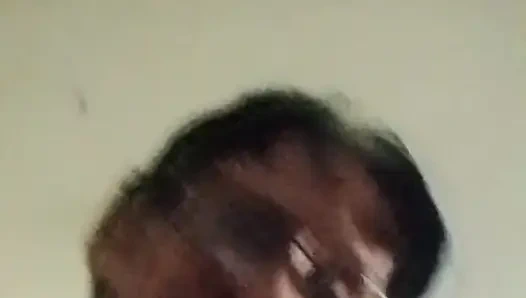 Boşalıyor birçok kez amını ve spermimi amının içinde görmeyi seviyor