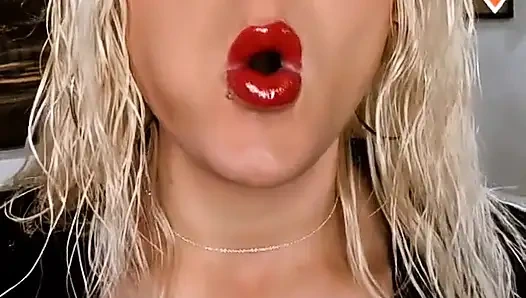 Anne sikişmeden önce sigara içiyor