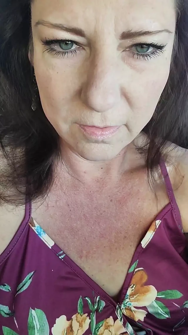 Cadılar bayramında arabada herkesin içinde ürkütücü mastürbasyon yapıyor