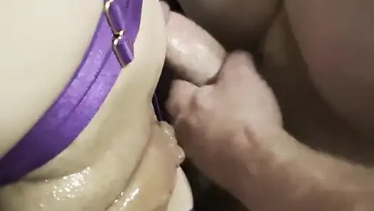 Seksi genç anne mola odasında sikiliyor