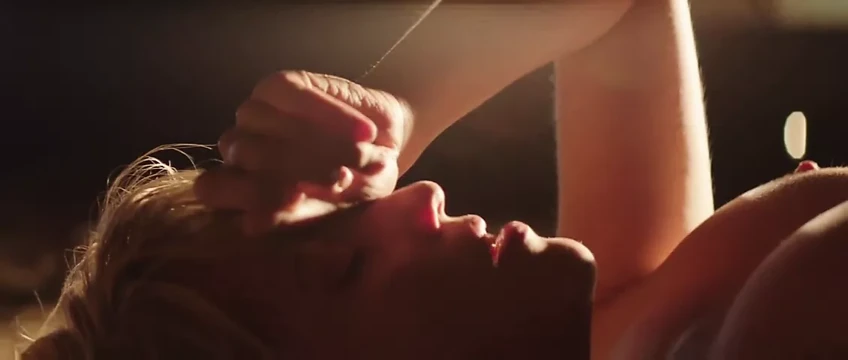 Dianna agron çıplak seks sahnesi (azaltılmış müzik)