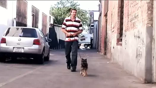 Azgın esmer yabancının garip yatak odasında her santimini emiyor