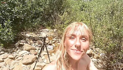 Bana büyük bir yüze boşalma verdi ve ben yüzümde dölle bir muz yedim
