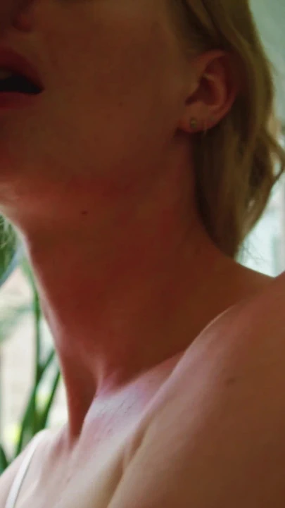 Genç sakso ve sinematik yüze boşalma