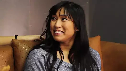 Kızıl saçlı ve sarışın lezbiyenler banyoda seks yapıyor